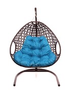 Подвесное кресло Для двоих ЛЮКС с ротангом коричневое (голубая подушка) в Екатеринбурге